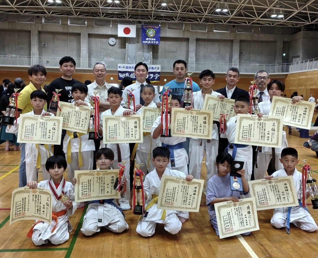 風林火山空手道選手権大会の集合写真